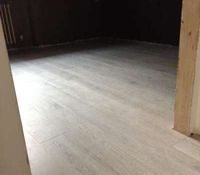 Posa prefinito spazzolato in rovere sbiancato